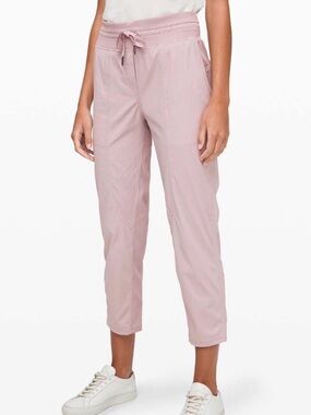 Like new Lululemon dance studio crop pants 25”- smoky blush